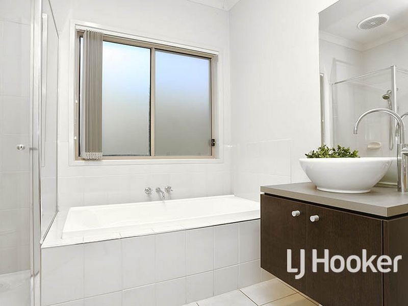 8 Tanner Mews, Point Cook VIC 3030