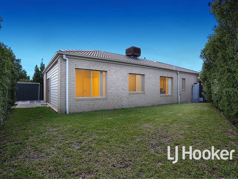 8 Tanner Mews, Point Cook VIC 3030