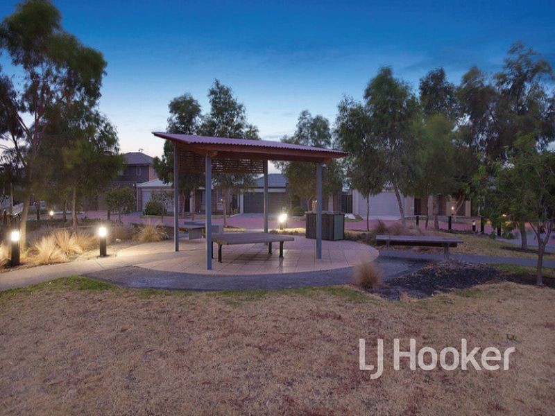 8 Tanner Mews, Point Cook VIC 3030