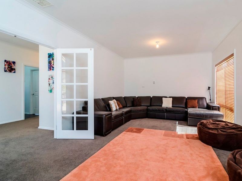 20 South Shore Avenue, Sanctuary Lakes VIC 3030