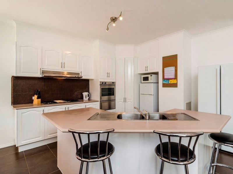 20 South Shore Avenue, Sanctuary Lakes VIC 3030