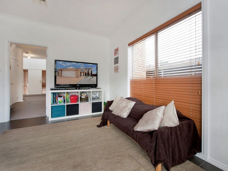 20 South Shore Avenue, Sanctuary Lakes VIC 3030