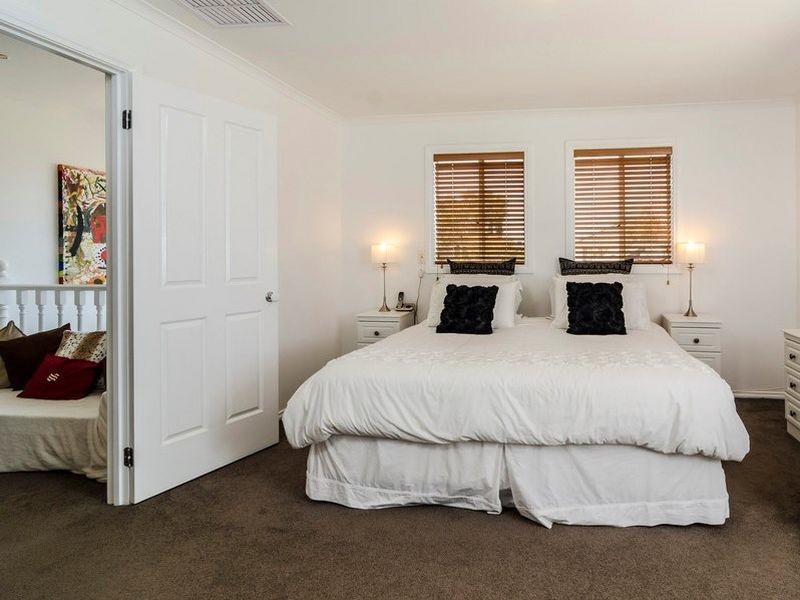 20 South Shore Avenue, Sanctuary Lakes VIC 3030