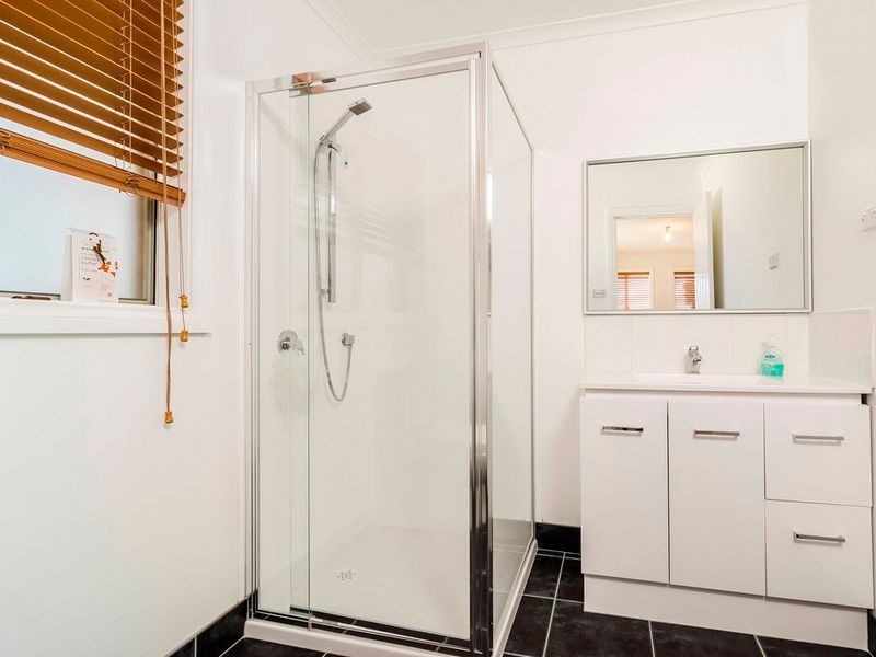 20 South Shore Avenue, Sanctuary Lakes VIC 3030