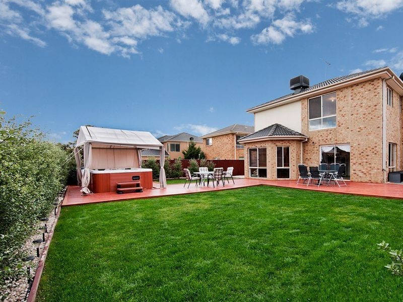 20 South Shore Avenue, Sanctuary Lakes VIC 3030