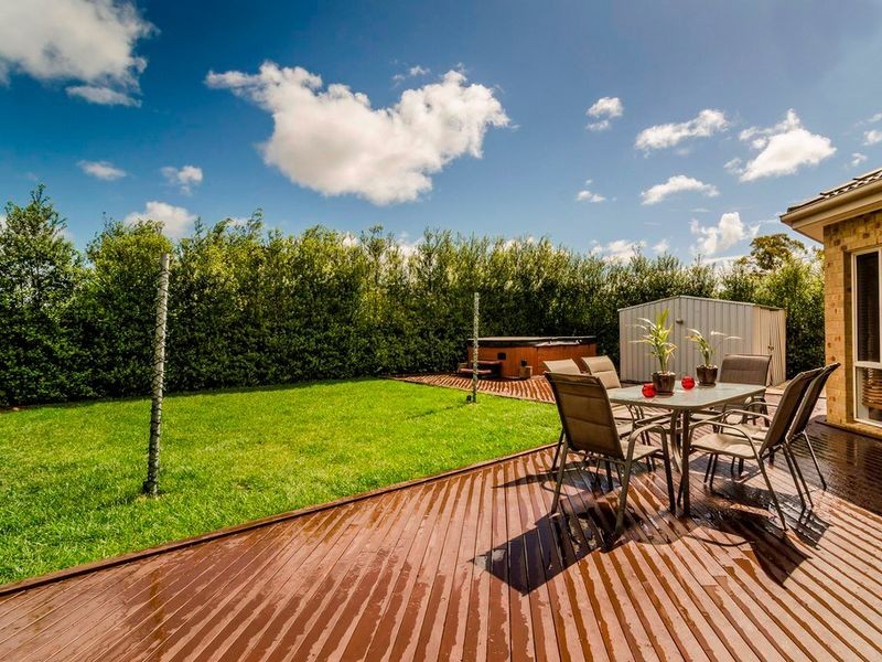 20 South Shore Avenue, Sanctuary Lakes VIC 3030