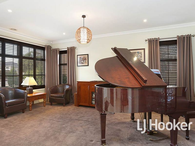 8 Sandhill Rise, Sanctuary Lakes VIC 3030