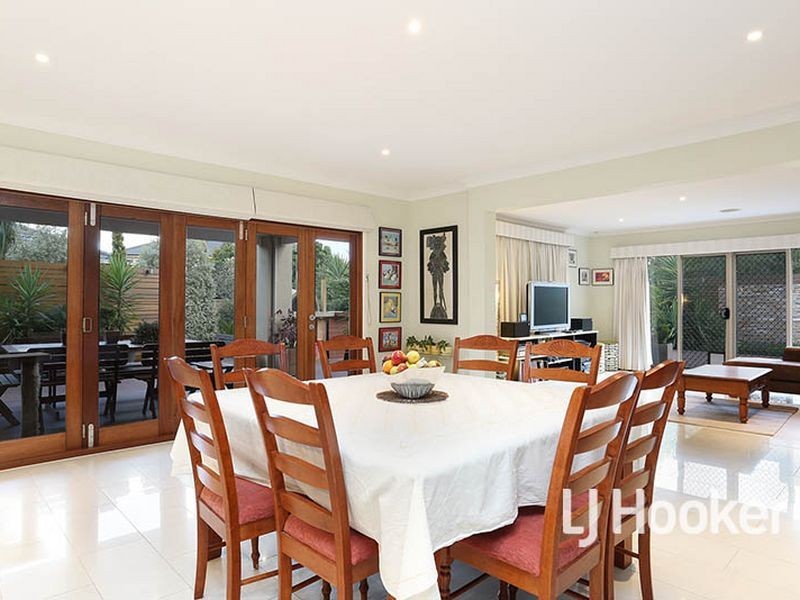 8 Sandhill Rise, Sanctuary Lakes VIC 3030