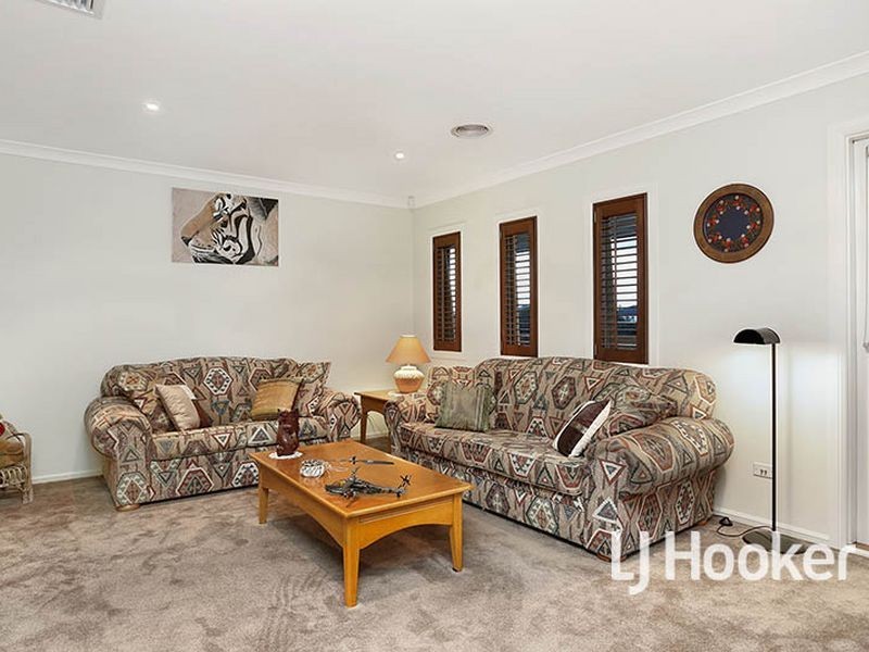 8 Sandhill Rise, Sanctuary Lakes VIC 3030