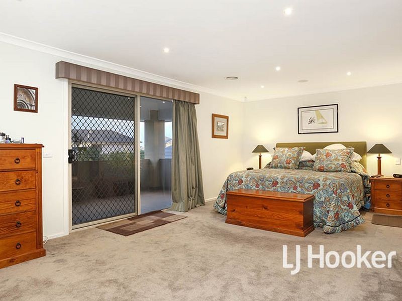 8 Sandhill Rise, Sanctuary Lakes VIC 3030
