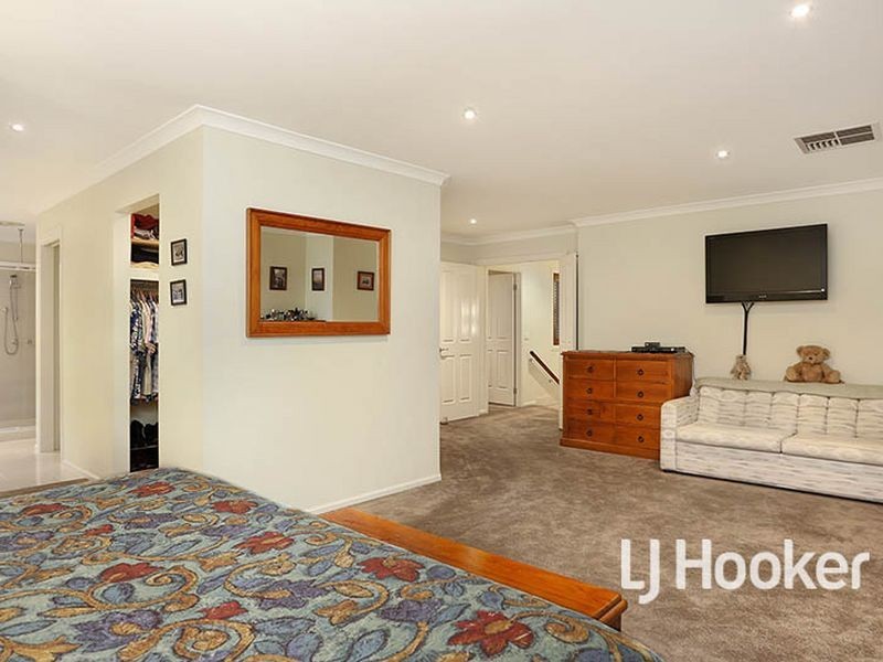 8 Sandhill Rise, Sanctuary Lakes VIC 3030