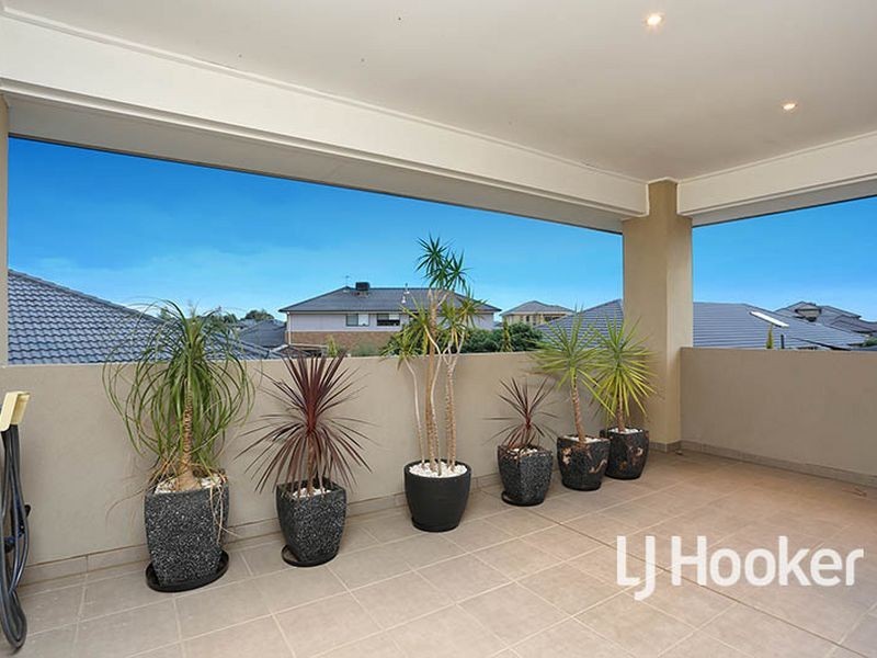 8 Sandhill Rise, Sanctuary Lakes VIC 3030