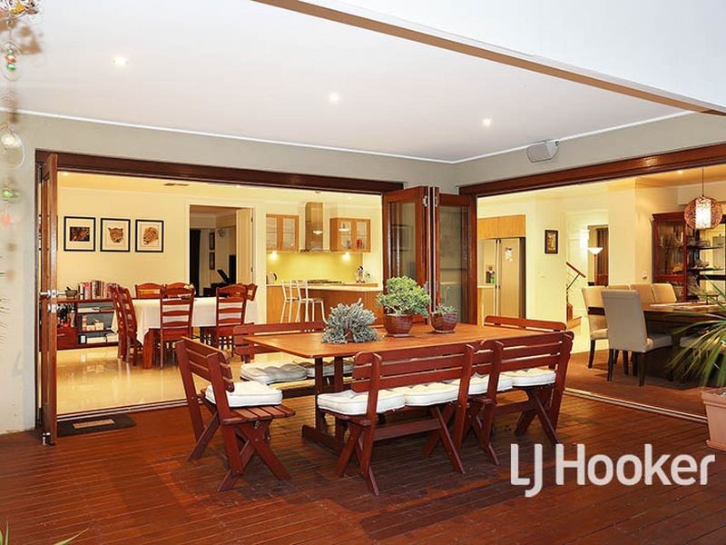 8 Sandhill Rise, Sanctuary Lakes VIC 3030