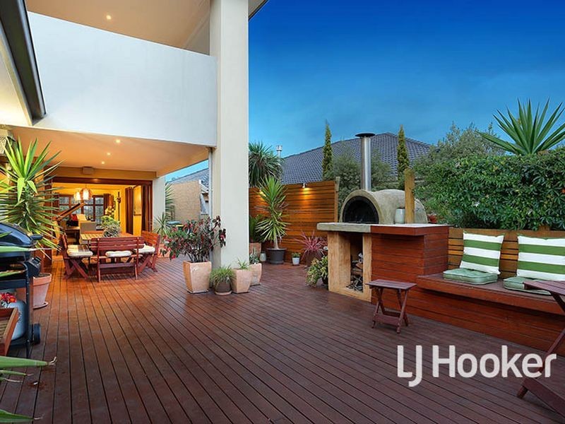 8 Sandhill Rise, Sanctuary Lakes VIC 3030