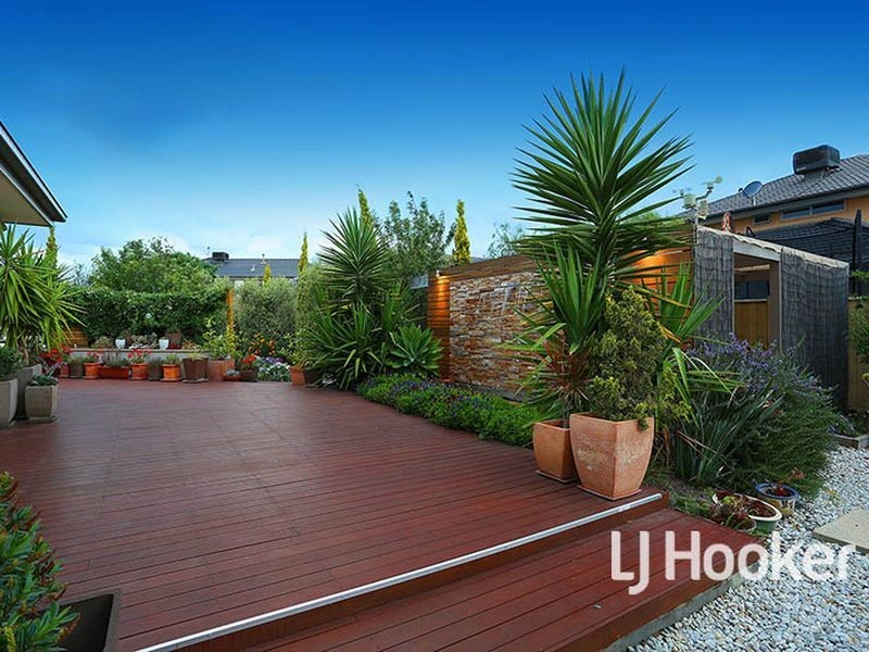 8 Sandhill Rise, Sanctuary Lakes VIC 3030