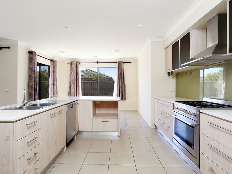 25 Tobago Avenue, Point Cook VIC 3030