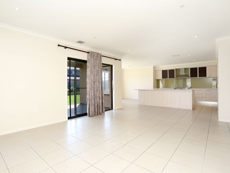 25 Tobago Avenue, Point Cook VIC 3030