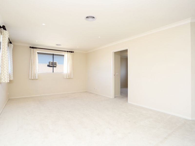 25 Tobago Avenue, Point Cook VIC 3030