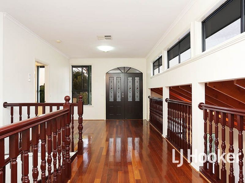 35 Sandy Point Road, Sanctuary Lakes VIC 3030