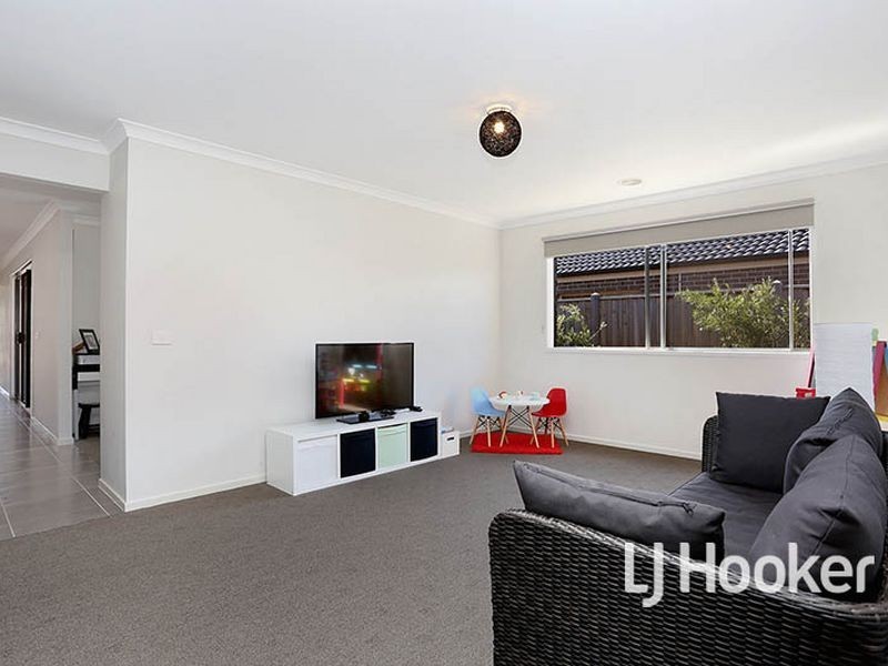 11 Whitecaps Avenue, Point Cook VIC 3030