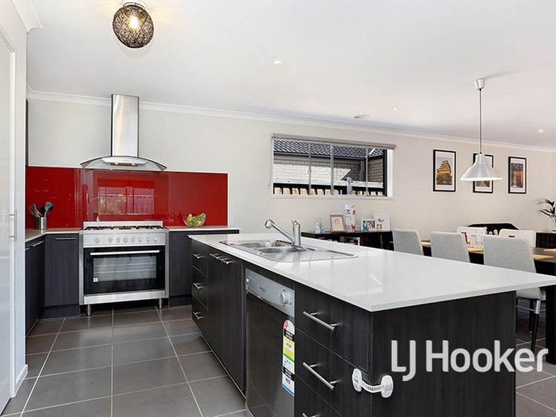 11 Whitecaps Avenue, Point Cook VIC 3030