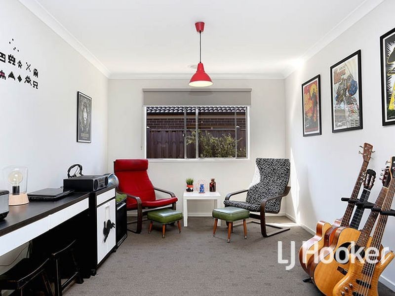 11 Whitecaps Avenue, Point Cook VIC 3030