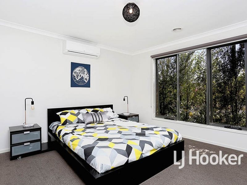 11 Whitecaps Avenue, Point Cook VIC 3030