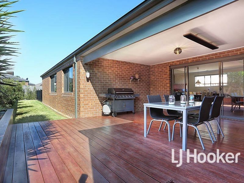 11 Whitecaps Avenue, Point Cook VIC 3030