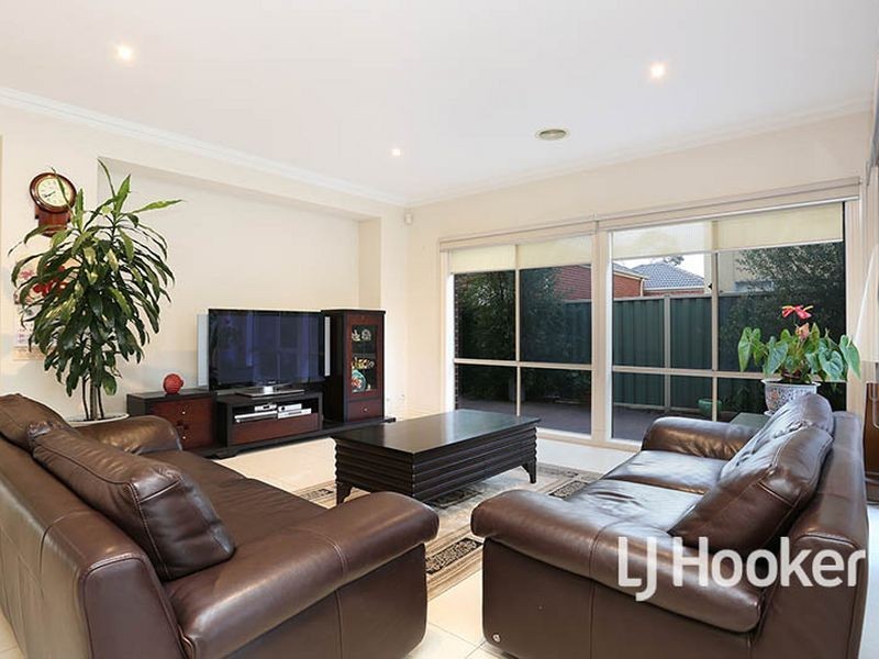 8 Castlewood Place, Point Cook VIC 3030