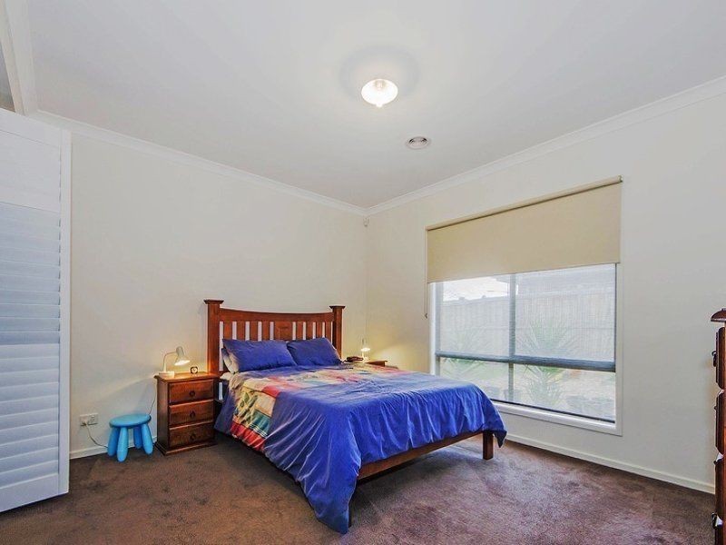 24 Australis Drive, Williams Landing VIC 3027