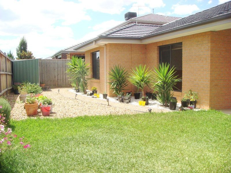 24 Australis Drive, Williams Landing VIC 3027