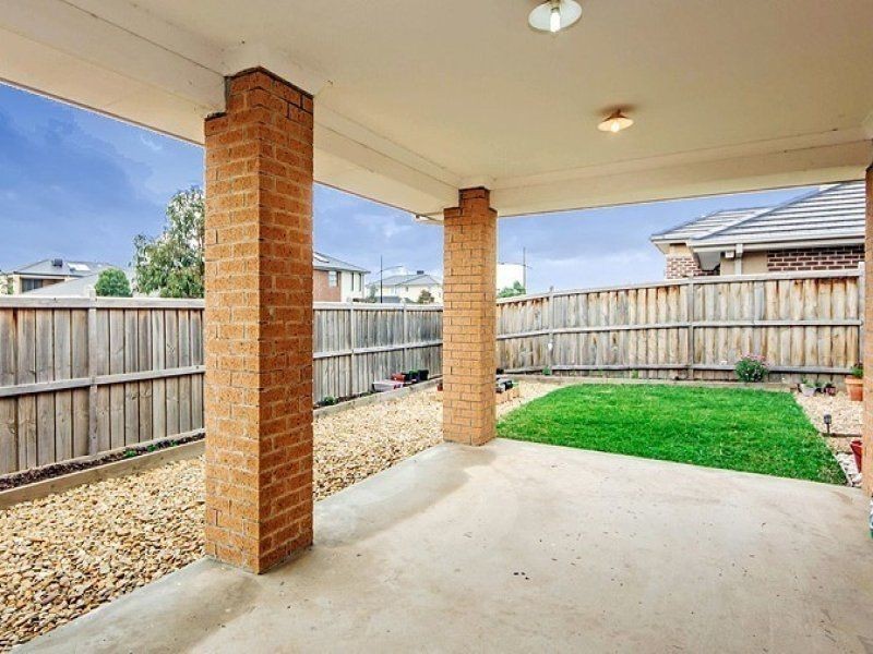24 Australis Drive, Williams Landing VIC 3027