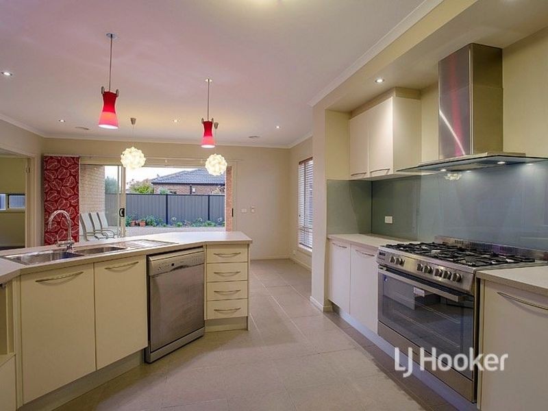 15 Oliver Place, Point Cook VIC 3030