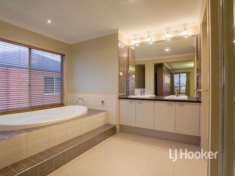 15 Oliver Place, Point Cook VIC 3030