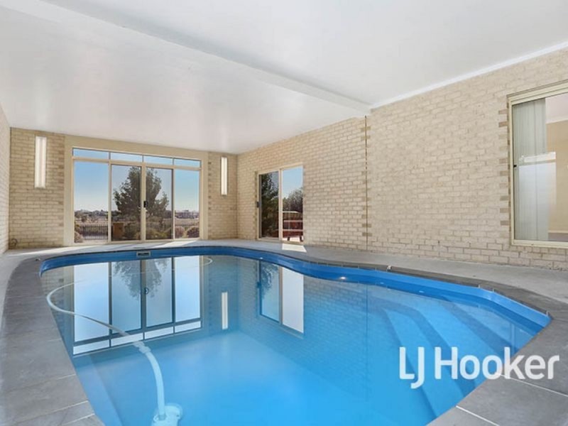 7 Viewbank Court, Sanctuary Lakes VIC 3030