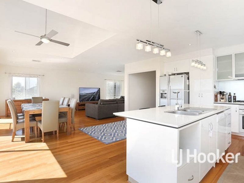 7 Viewbank Court, Sanctuary Lakes VIC 3030