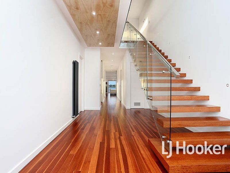 161 Sanctuary Lakes South Boulevard, Sanctuary Lakes VIC 3030