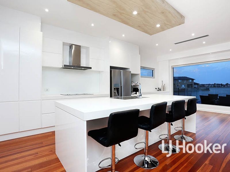 161 Sanctuary Lakes South Boulevard, Sanctuary Lakes VIC 3030