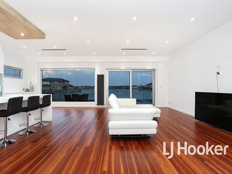 161 Sanctuary Lakes South Boulevard, Sanctuary Lakes VIC 3030