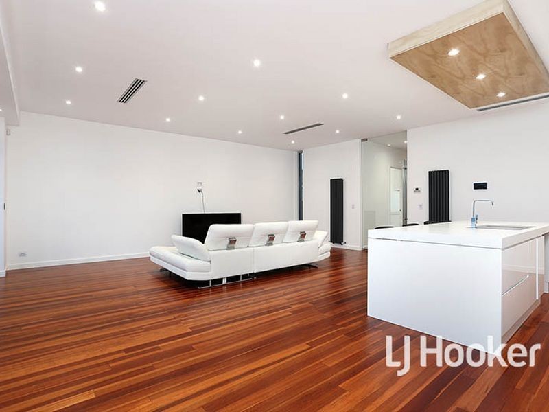 161 Sanctuary Lakes South Boulevard, Sanctuary Lakes VIC 3030