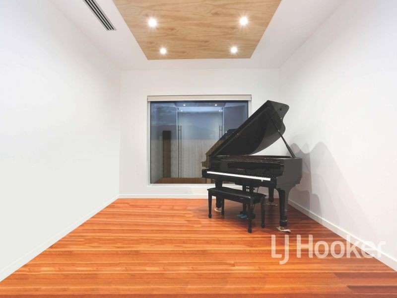 161 Sanctuary Lakes South Boulevard, Sanctuary Lakes VIC 3030