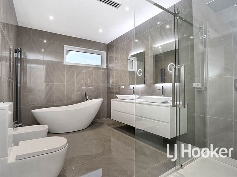 161 Sanctuary Lakes South Boulevard, Sanctuary Lakes VIC 3030