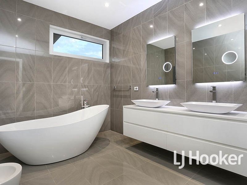 161 Sanctuary Lakes South Boulevard, Sanctuary Lakes VIC 3030