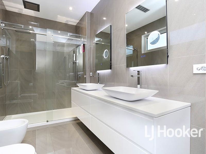 161 Sanctuary Lakes South Boulevard, Sanctuary Lakes VIC 3030