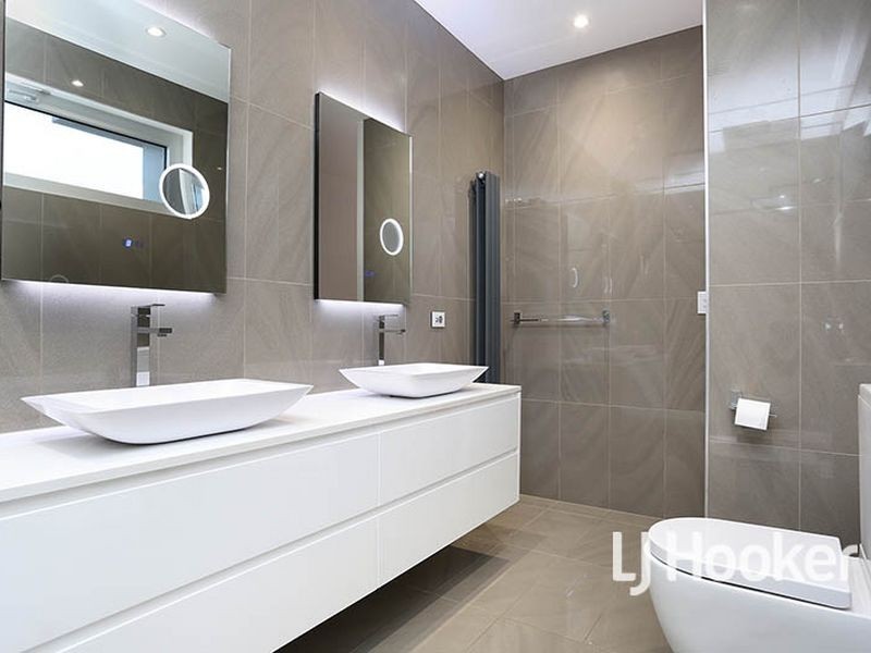 161 Sanctuary Lakes South Boulevard, Sanctuary Lakes VIC 3030