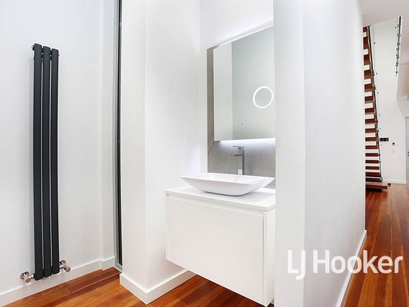 161 Sanctuary Lakes South Boulevard, Sanctuary Lakes VIC 3030