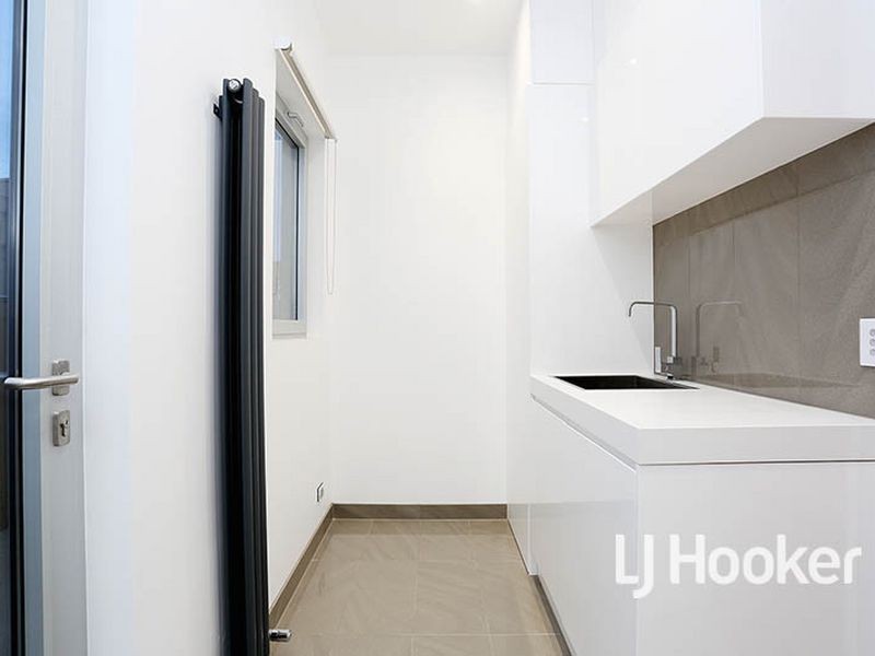 161 Sanctuary Lakes South Boulevard, Sanctuary Lakes VIC 3030