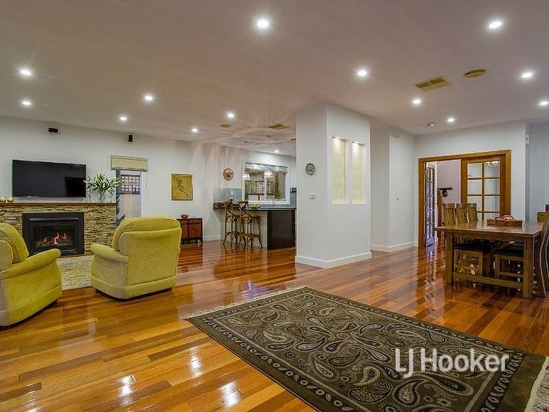 10 Freshwater Point, Sanctuary Lakes VIC 3030