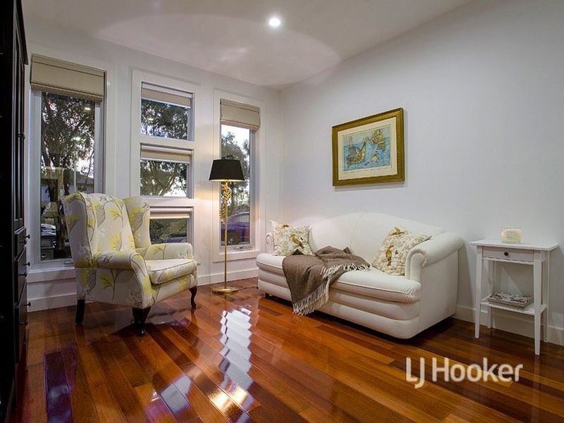 10 Freshwater Point, Sanctuary Lakes VIC 3030