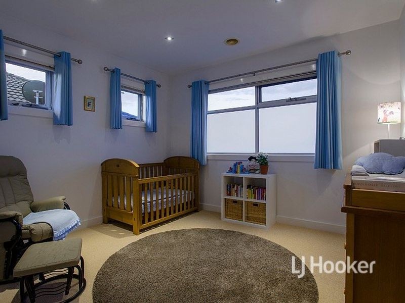 10 Freshwater Point, Sanctuary Lakes VIC 3030